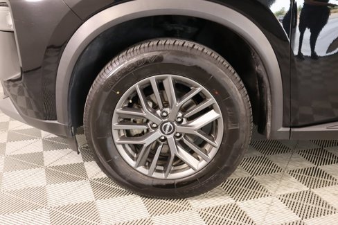 Used 2023 Nissan Rogue S image 16