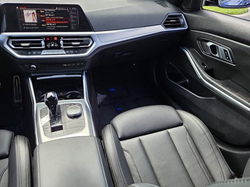 Certified 2022 BMW 330i Sedan w/ M Sport Package image 17