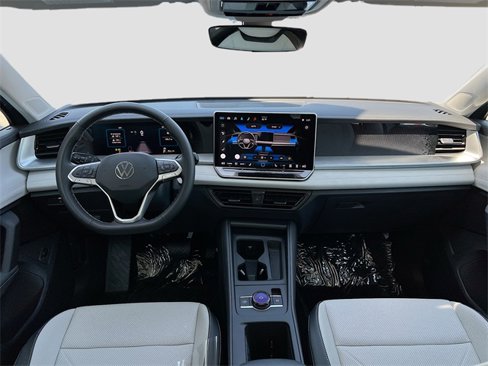 New 2025 Volkswagen Tiguan SE image 23