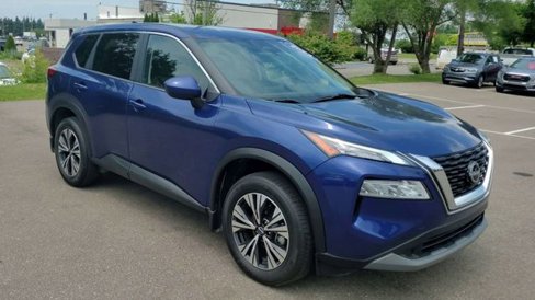 Used 2023 Nissan Rogue SV image 2