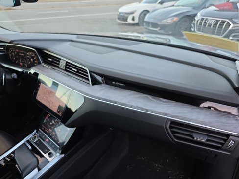 Used 2021 Audi e-tron Premium w/ Convenience Plus Package image 43