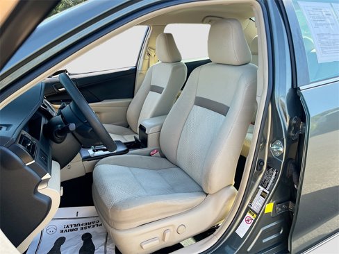 Used 2014 Toyota Camry LE image 18