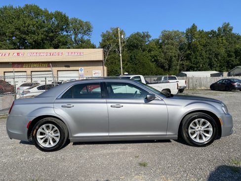 Used 2016 Chrysler 300 Limited image 4