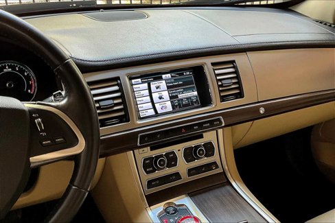 Used 2012 Jaguar XF image 6