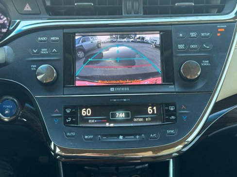 Used 2013 Toyota Avalon Limited image 16