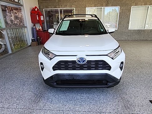 Used 2020 Toyota RAV4 XLE w/ Convenience Package image 12