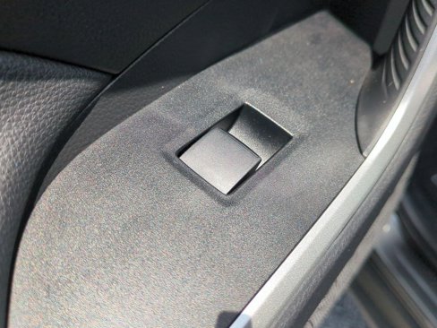 Used 2021 Toyota RAV4 LE image 28