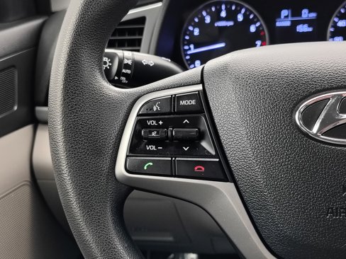 Used 2017 Hyundai Elantra SE image 30