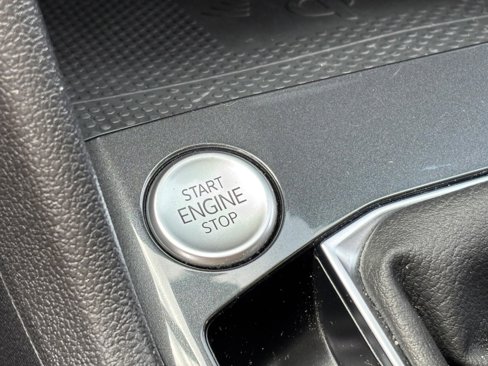 Used 2022 Volkswagen Tiguan SE image 25