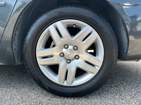 Used 2015 Chevrolet Impala LT w/ LT Sunroof Package image 19