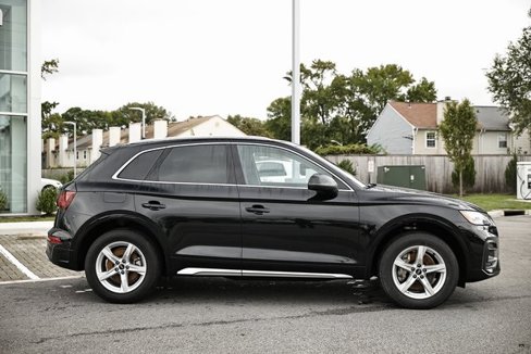 Used 2023 Audi Q5 2.0T Premium w/ Convenience Package image 3