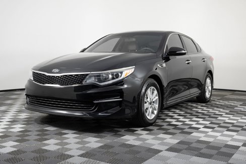 Used 2018 Kia Optima LX image 2