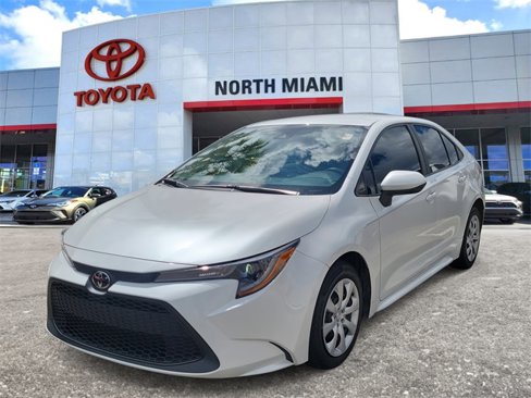 Used 2022 Toyota Corolla LE image 2