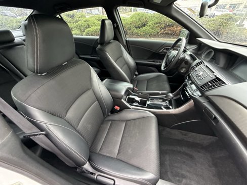 Used 2017 Honda Accord Sport image 39