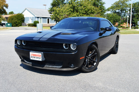 Used 2017 Dodge Challenger SXT Plus image 3