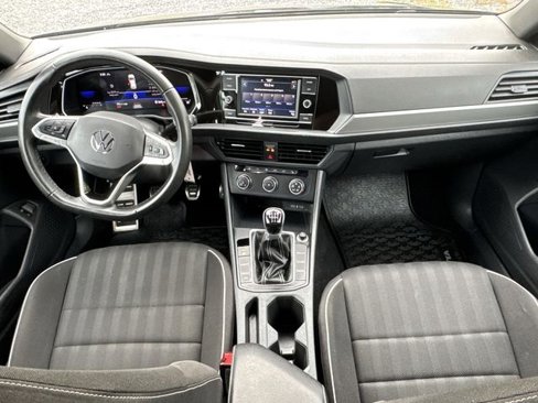 Used 2024 Volkswagen Jetta Sport image 19