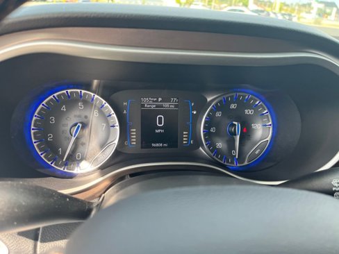 Used 2018 Chrysler Pacifica Touring-L w/ Tire & Wheel Group image 9