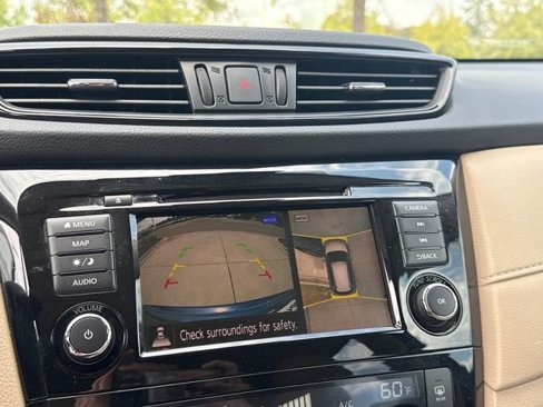 Used 2020 Nissan Rogue SV w/ Premium Package image 16