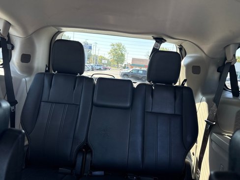 Used 2014 Chrysler Town & Country Touring image 22