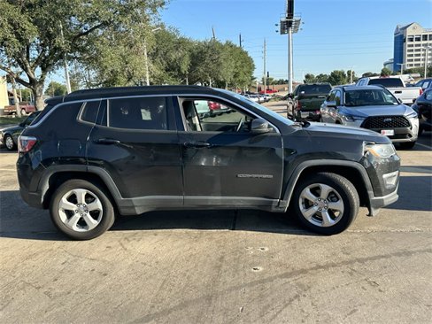 Used 2018 Jeep Compass Latitude w/ Safe & Security Group image 4