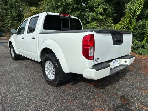 Used 2018 Nissan Frontier SV image 3