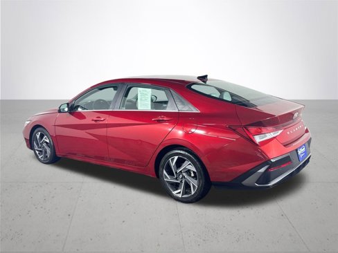 Used 2024 Hyundai Elantra Limited image 8