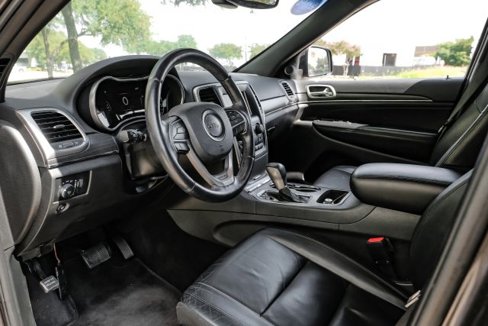Used 2018 Jeep Grand Cherokee Limited image 3