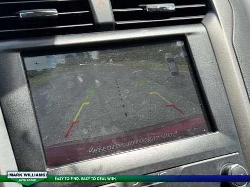 Used 2020 Ford Fusion SE image 10