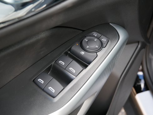 New 2025 Chevrolet Trax RS w/ Sunroof Package image 16