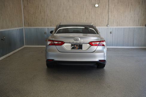 Used 2018 Toyota Camry LE image 8