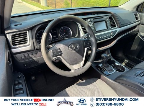 Used 2017 Toyota Highlander LE image 17
