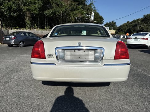 Used 2006 Lincoln Town Car Signature image 5