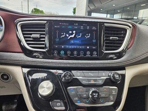 Used 2020 Chrysler Pacifica Limited image 24