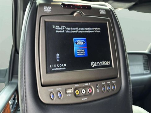 Used 2016 Lincoln Navigator Select image 17
