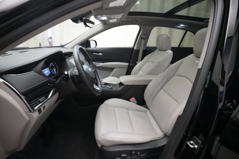 Used 2022 Cadillac XT4 Premium Luxury w/ Enhanced Visibility Package image 7