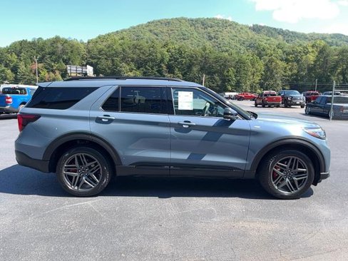 Certified 2025 Ford Explorer ST-Line w/ Premium Package image 5