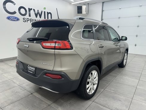 Used 2016 Jeep Cherokee Limited image 4