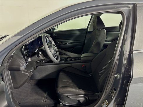 Used 2024 Hyundai Elantra Blue image 11