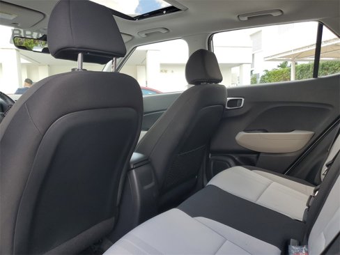 Certified 2023 Hyundai Venue SEL image 9