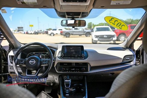 Used 2023 Nissan Rogue SV image 6