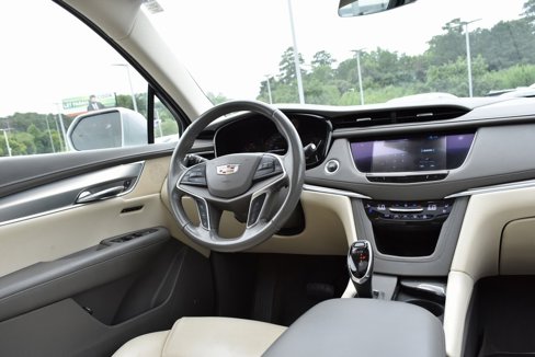 Used 2018 Cadillac XT5 Premium Luxury image 19