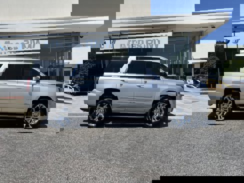 Used 2018 GMC Yukon SLT w/ Premium Edition image 9