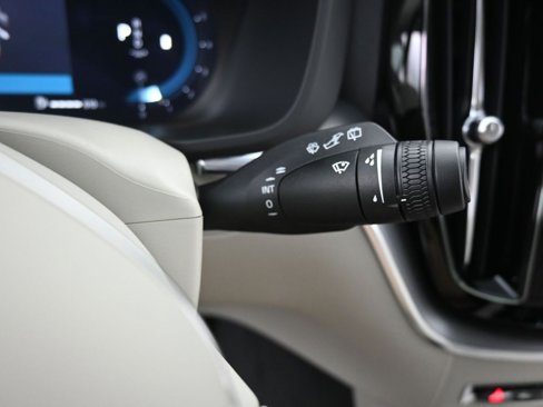 New 2025 Volvo XC60 B5 Core image 18