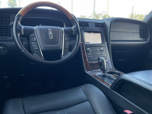 Used 2016 Lincoln Navigator L Select image 14