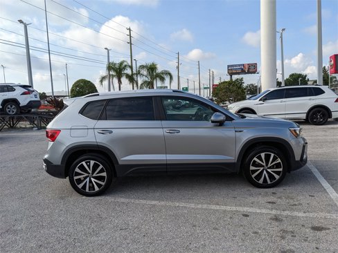 Certified 2024 Volkswagen Taos SE image 8