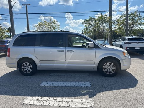Used 2010 Chrysler Town & Country Touring w/ Family Value Group image 5