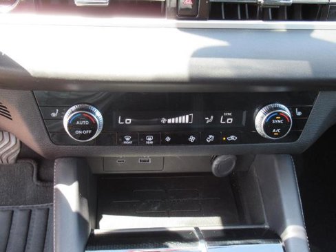Used 2023 Mitsubishi Outlander SE image 26