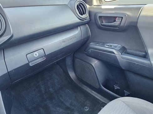 Used 2018 Toyota Tacoma SR image 24