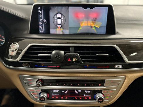 Used 2016 BMW 740i image 6