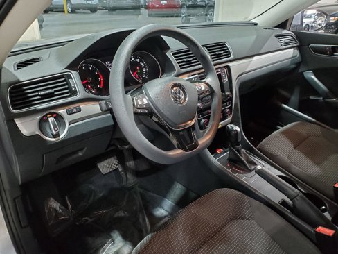 Used 2017 Volkswagen Passat 1.8T S image 7